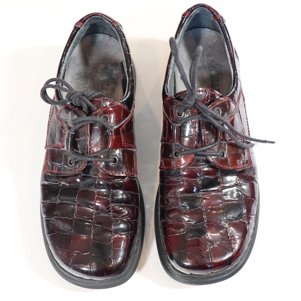 Blackish-red croc embossed lace up comfortable latex sole shoes